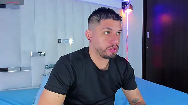 Snapshot of Jacoob19_ chatting on 11.13.25 Jacoob19 online show from 11.13.25