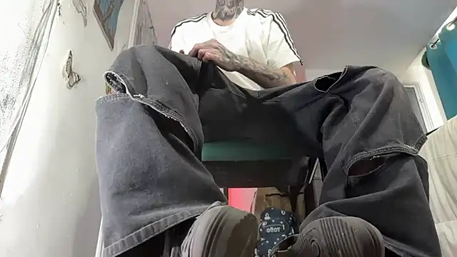 Snapshot of Saturno_v chatting on 01.10.25 Saturno v online show from 01.10.25