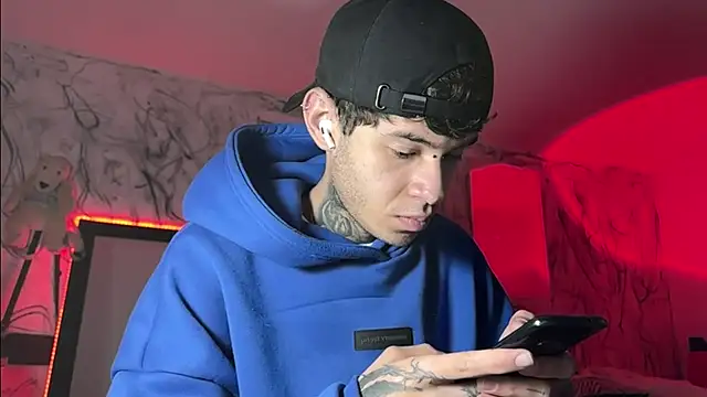 Snapshot of Saturno_v chatting on 01.29.25 Saturno v online show from 01.29.25