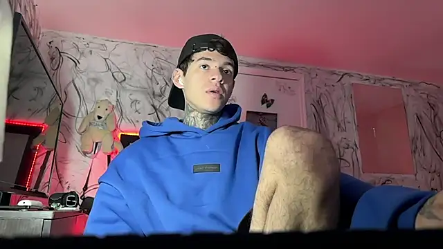 Snapshot of Saturno_v chatting on 02.05.25 Saturno v online show from 02.05.25