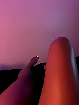 Snapshot of ReineNeferrti chatting on 10.02.25 ReineNeferrti online show from 10.02.25