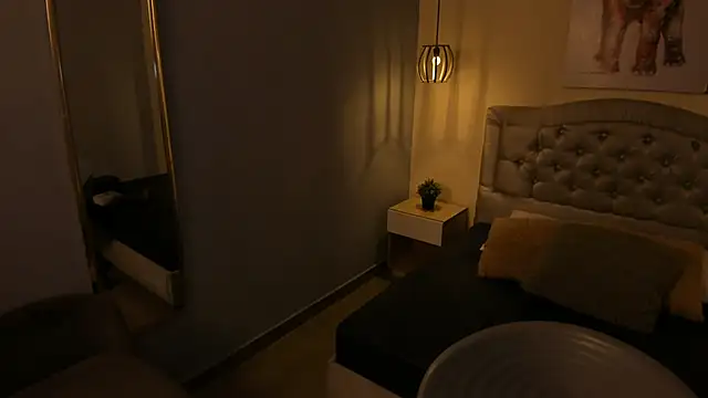 escarleth   online show from 11.20.25