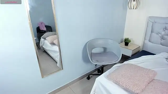 escarleth   online show from 04.15.26