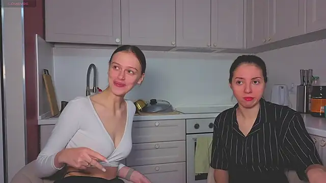 Snapshot of fcjuicy_pussy chatting on 11.17.25 fcjuicy pussy online show from 11.17.25