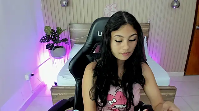 Snapshot of melody_flowers chatting on 02.25.25 melody flowers online show from 02.25.25