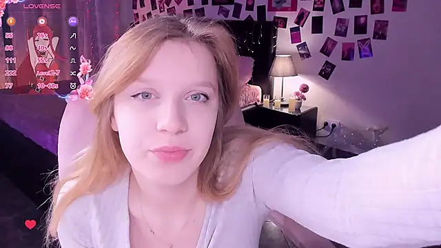 Snapshot of KarambaMoon chatting on 03.05.26 KarambaMoon online show from 03.05.26