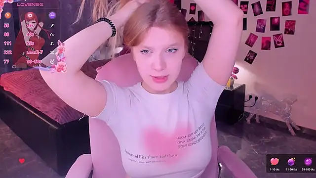 Snapshot of KarambaMoon chatting on 03.12.26 KarambaMoon online show from 03.12.26