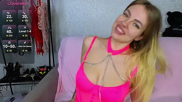 Snapshot of EmilyRobbie chatting on 02.07.25 EmilyRobbie online show from 02.07.25