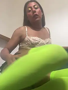 Snapshot of Yerucita chatting on 11.22.25 Yerucita online show from 11.22.25