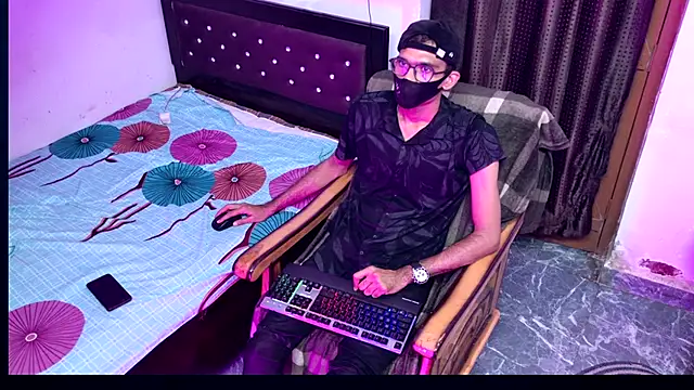 Snapshot of Habibi_big_b chatting on 09.24.25 Habibi big b online show from 09.24.25