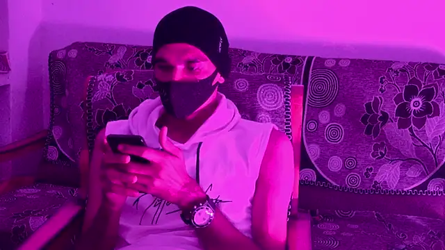 Snapshot of Habibi_big_b chatting on 10.30.25 Habibi big b online show from 10.30.25