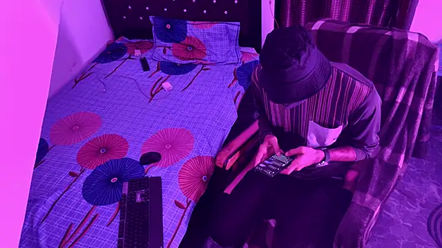 Snapshot of Habibi_big_b chatting on 11.07.25 Habibi big b online show from 11.07.25