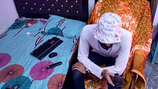 Snapshot of Habibi_big_b chatting on 11.08.25 Habibi big b online show from 11.08.25