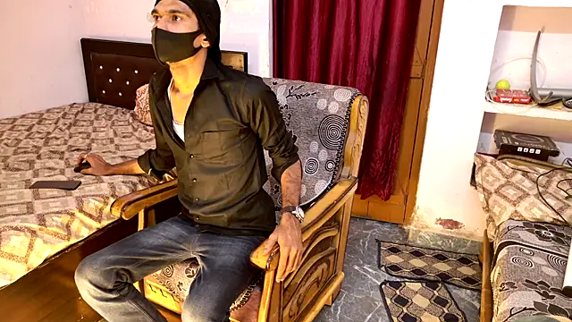 Snapshot of Habibi_big_b chatting on 04.12.26 Habibi big b online show from 04.12.26