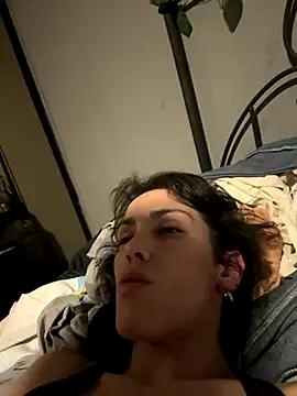 Snapshot of Zairaisak chatting on 11.21.25 Zairaisak online show from 11.21.25