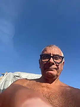 Snapshot of 4n4l1zz4m1 chatting on 10.29.25 4n4l1zz4m1 online show from 10.29.25