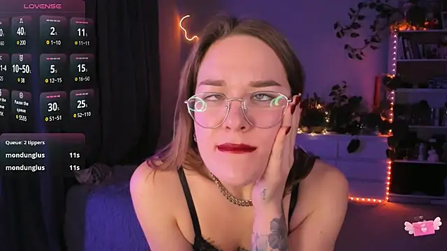 Snapshot of ami_amour_ chatting on 12.14.24 ami amour online show from 12.14.24