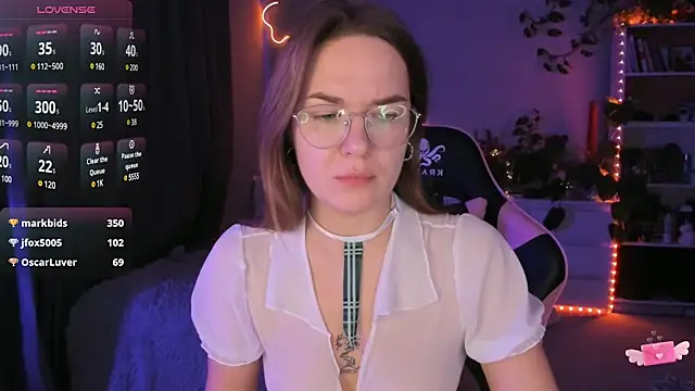 Snapshot of ami_amour_ chatting on 12.16.24 ami amour online show from 12.16.24