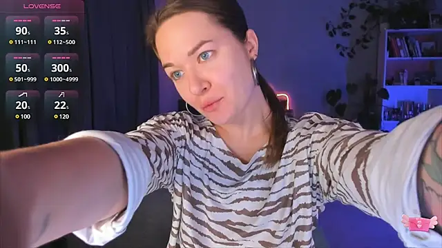 Snapshot of ami_amour_ chatting on 02.24.25 ami amour online show from 02.24.25