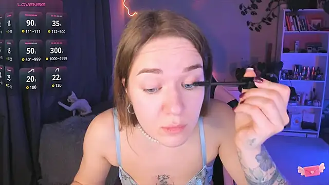 Snapshot of ami_amour_ chatting on 03.21.25 ami amour online show from 03.21.25