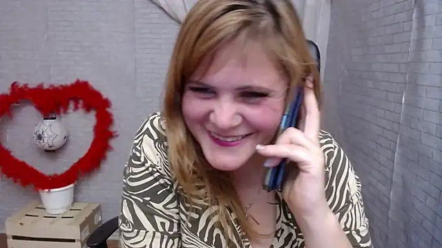 Snapshot of DaniellaKiss chatting on 02.13.25 DaniellaKiss online show from 02.13.25