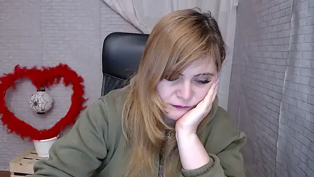 Snapshot of DaniellaKiss chatting on 02.19.25 DaniellaKiss online show from 02.19.25