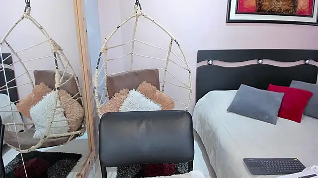 Snapshot of LenaRuiz_ chatting on 02.18.26 LenaRuiz online show from 02.18.26