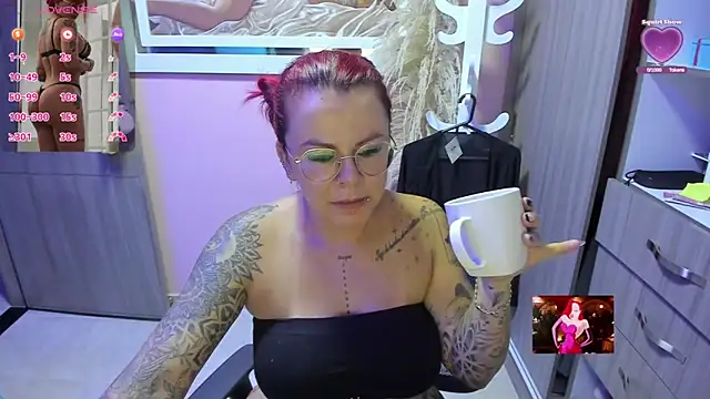 Snapshot of KAROL_MILF chatting on 06.13.26 KAROL MILF online show from 06.13.26