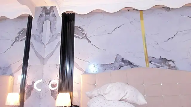 Snapshot of Princess_Violett chatting on 02.01.25 Princess Violett online show from 02.01.25