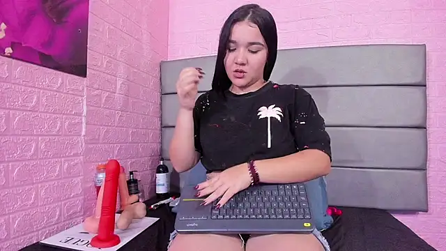 LYAA COLLINS  online show from 02.09.25