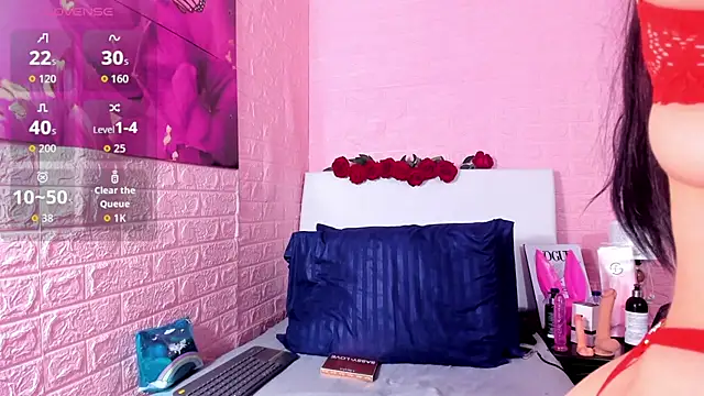 LYAA COLLINS  online show from 10.07.25