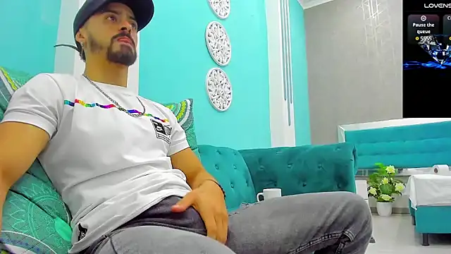 Snapshot of MAXIMUS_MASTE3 chatting on 01.06.25 MAXIMUS MASTE3 online show from 01.06.25