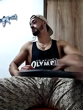 Snapshot of MAXIMUS_MASTE3 chatting on 02.04.25 MAXIMUS MASTE3 online show from 02.04.25