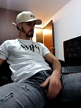 Snapshot of MAXIMUS_MASTE3 chatting on 02.16.25 MAXIMUS MASTE3 online show from 02.16.25