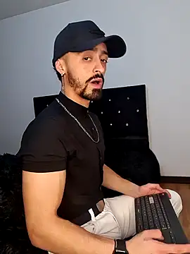 Snapshot of MAXIMUS_MASTE3 chatting on 02.19.25 MAXIMUS MASTE3 online show from 02.19.25