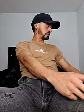 Snapshot of MAXIMUS_MASTE3 chatting on 02.22.25 MAXIMUS MASTE3 online show from 02.22.25