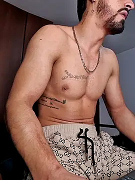 Snapshot of MAXIMUS_MASTE3 chatting on 03.11.25 MAXIMUS MASTE3 online show from 03.11.25