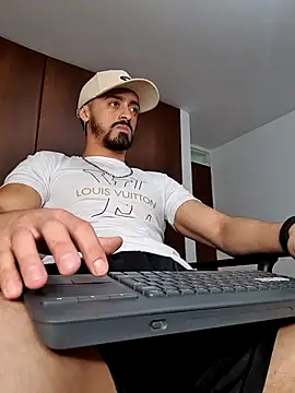 Snapshot of MAXIMUS_MASTE3 chatting on 03.16.25 MAXIMUS MASTE3 online show from 03.16.25