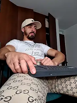 Snapshot of MAXIMUS_MASTE3 chatting on 03.18.25 MAXIMUS MASTE3 online show from 03.18.25