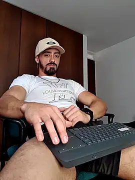 Snapshot of MAXIMUS_MASTE3 chatting on 03.19.25 MAXIMUS MASTE3 online show from 03.19.25