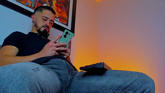 Snapshot of MAXIMUS_MASTE3 chatting on 09.17.25 MAXIMUS MASTE3 online show from 09.17.25