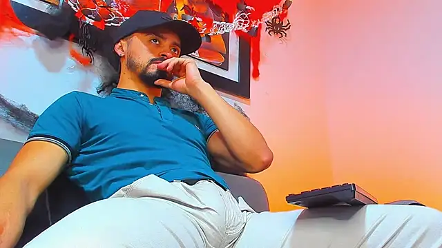 Snapshot of MAXIMUS_MASTE3 chatting on 10.10.25 MAXIMUS MASTE3 online show from 10.10.25