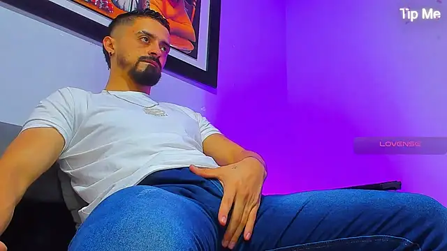 Snapshot of MAXIMUS_MASTE3 chatting on 10.16.25 MAXIMUS MASTE3 online show from 10.16.25