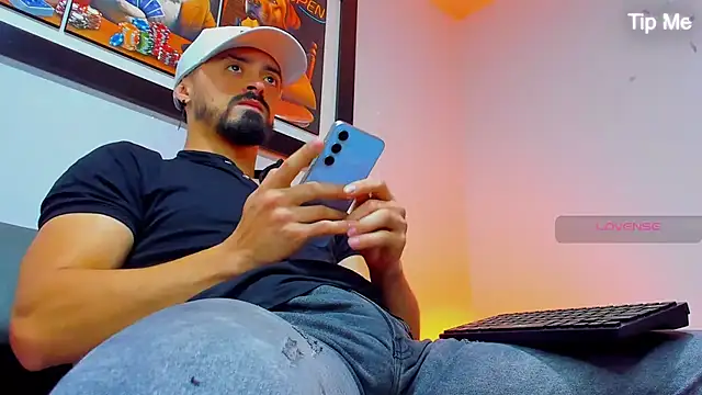 Snapshot of MAXIMUS_MASTE3 chatting on 10.19.25 MAXIMUS MASTE3 online show from 10.19.25