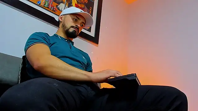 Snapshot of MAXIMUS_MASTE3 chatting on 10.25.25 MAXIMUS MASTE3 online show from 10.25.25