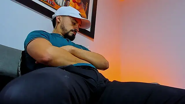 Snapshot of MAXIMUS_MASTE3 chatting on 10.26.25 MAXIMUS MASTE3 online show from 10.26.25