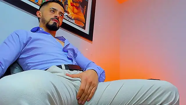 Snapshot of MAXIMUS_MASTE3 chatting on 10.30.25 MAXIMUS MASTE3 online show from 10.30.25