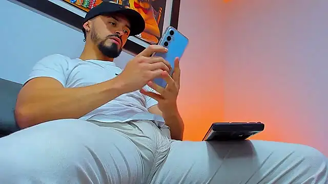 Snapshot of MAXIMUS_MASTE3 chatting on 11.01.25 MAXIMUS MASTE3 online show from 11.01.25