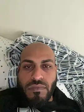 Snapshot of islandvybee55 chatting on 02.16.25 islandvybee55 online show from 02.16.25