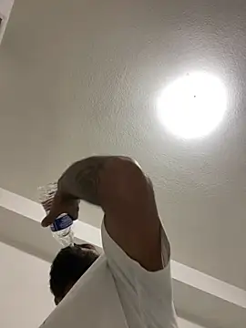 Snapshot of islandvybee55 chatting on 03.14.25 islandvybee55 online show from 03.14.25